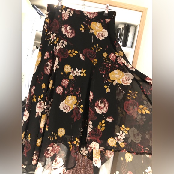 Asymmetrical hem floral print midi skirt - Picture 3 of 3